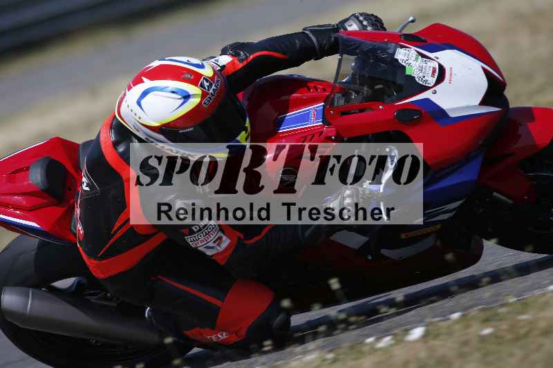 /Archiv-2023/28 05.06.2023 Moto Club Anneau du Rhin/rouge-expert/unklar